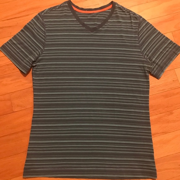 Lululemon 5 Year Basic V Neck Tee - Picture 5 of 5
